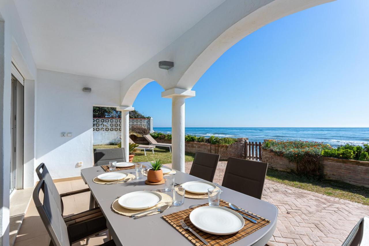 Charming Villa On The Seafront Marbella Esterno foto