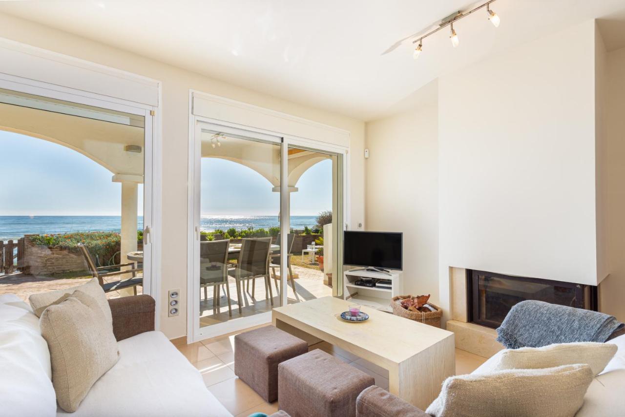 Charming Villa On The Seafront Marbella Esterno foto