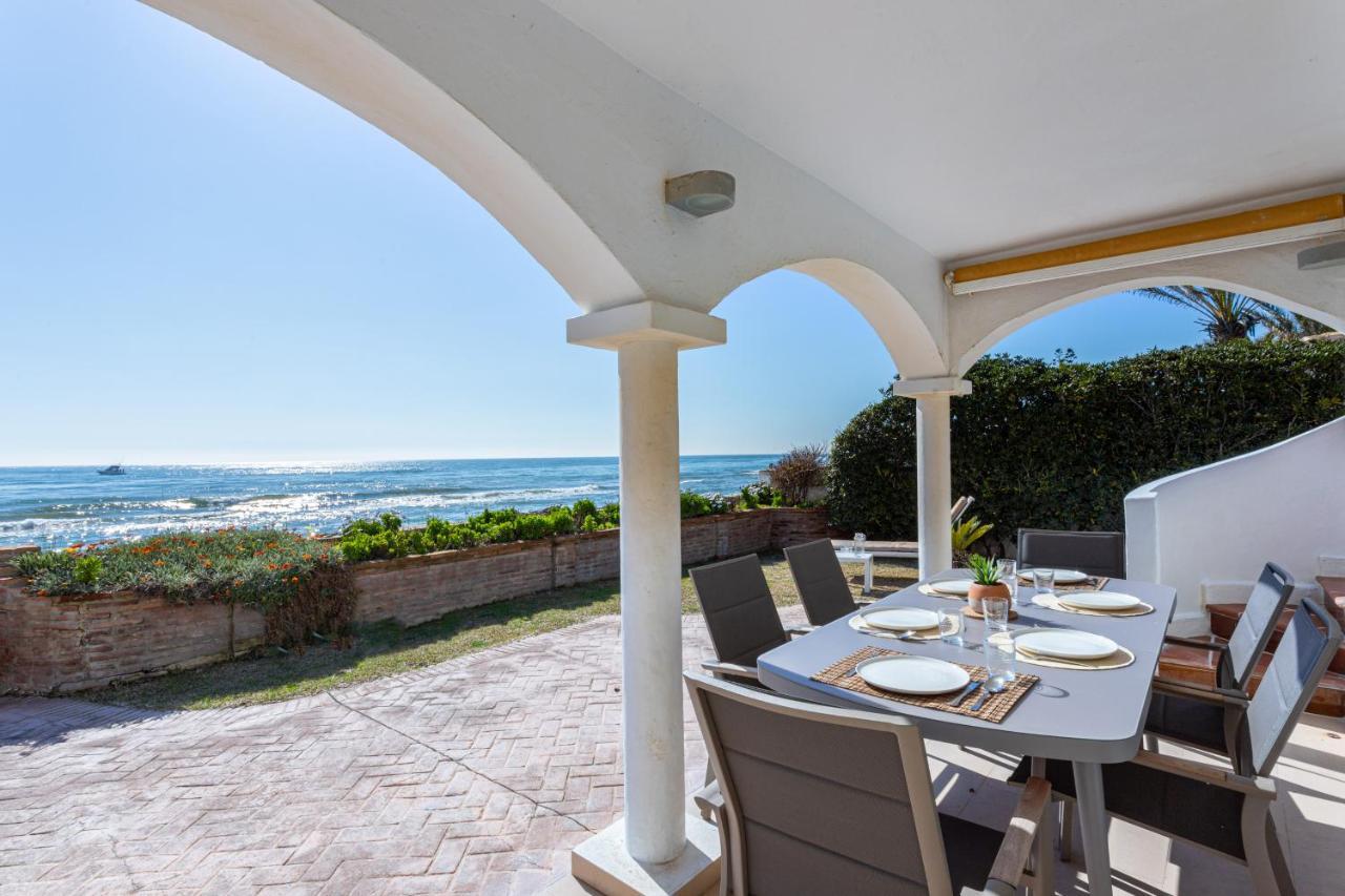 Charming Villa On The Seafront Marbella Esterno foto