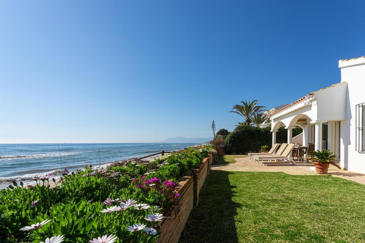 Charming Villa On The Seafront Marbella Esterno foto
