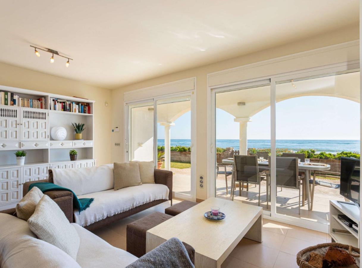 Charming Villa On The Seafront Marbella Esterno foto
